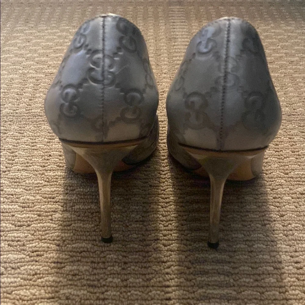 Vintage Gucci Silver 7.5, Vintage,  Peep Toe Heels, leather embossed GG logo - Picture 6 of 10